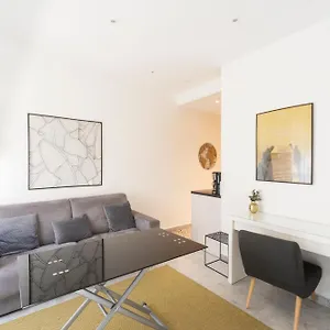 Lovely Renovated 45m2 In The Hearth Of Appartement