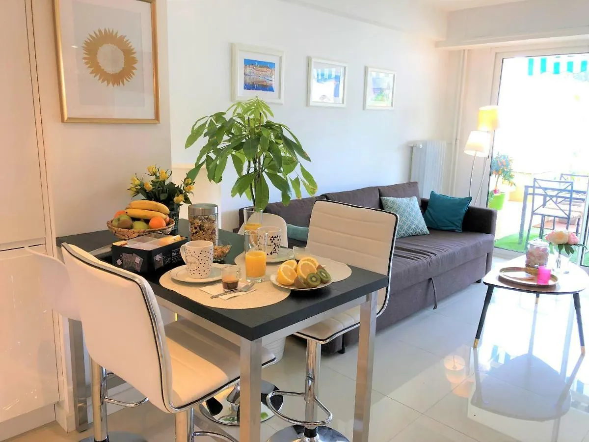 קאן Appartement Cosy Calme Central-Terrasse Proche Palais 0*,